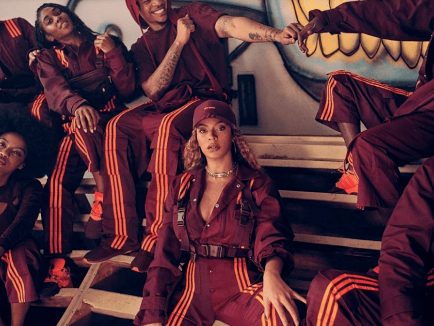 熊猫体育:
到现在你还认为球鞋文化是「直男专属」?(图5) 熊猫体育:
到现在你还认为球鞋文化是「直男专属」?(图5)