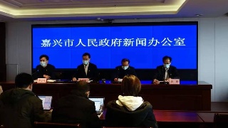 黄轩展露完美身材 有颜有继承 男子味十足!西装+AJ穿出潮水范“panda sports”(图3) xiongmao体育