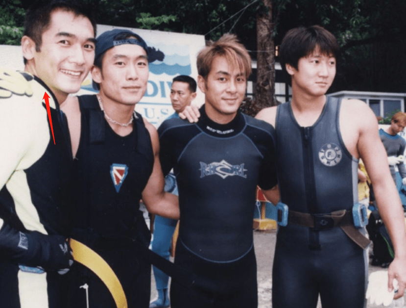 熊猫体育:
“明显长得帅 却爱演反派”的5位港星 你若全认识 大佬无疑!(图4) 熊猫体育:
“明显长得帅 却爱演反派”的5位港星 你若全认识 大佬无疑!(图4)