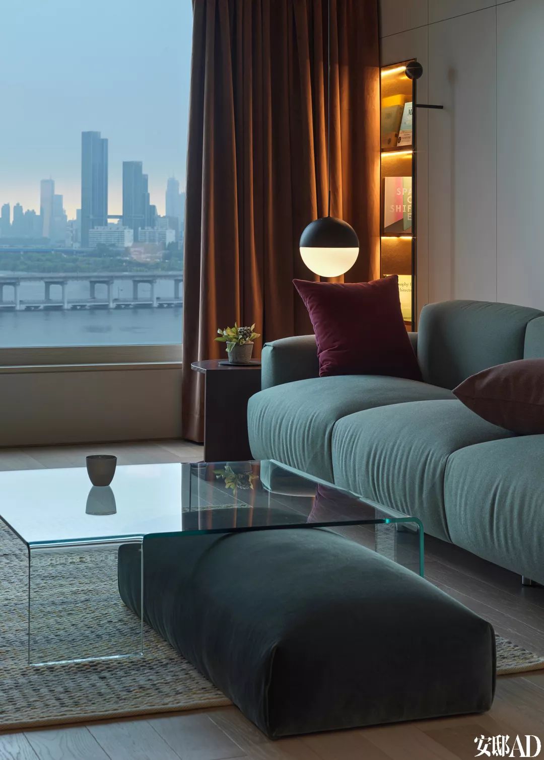 xiongmao体育:TVB当红小生反串穿婚纱!全身白衣蒙面这个造型太可笑(图3) xiongmao体育