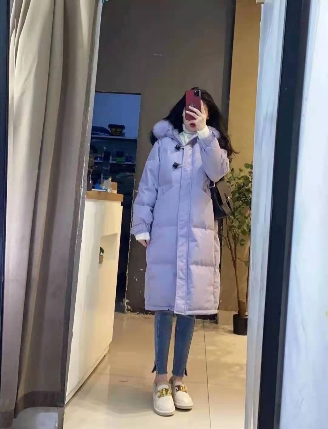 熊猫体育：
长款羽绒服怎么搭配裤子和鞋子悦目(图7)